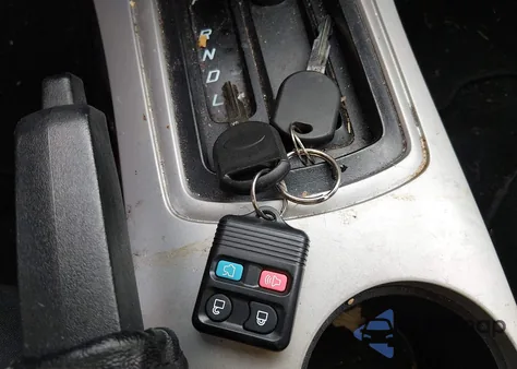 2009 Ford Focus Sel из США, поврежденный, VIN 1FAHP37N89W124275